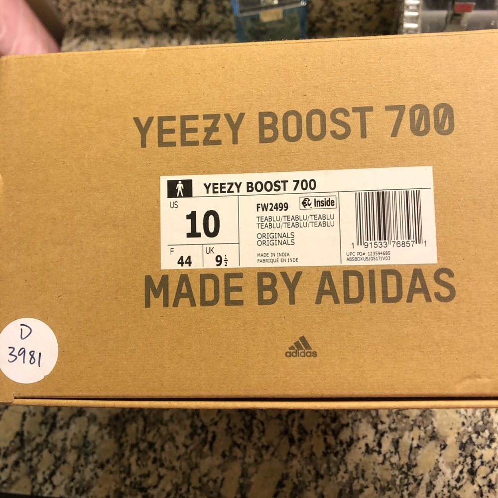 Men’s yeezys 700